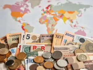 Ile jest wszystkich pieniędzy na świecie? Jak to wygląda w zapisie liczbowym?